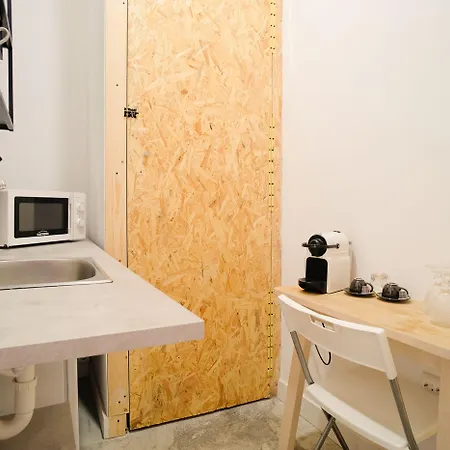 Lisbon Studios Гостевой дом 3*