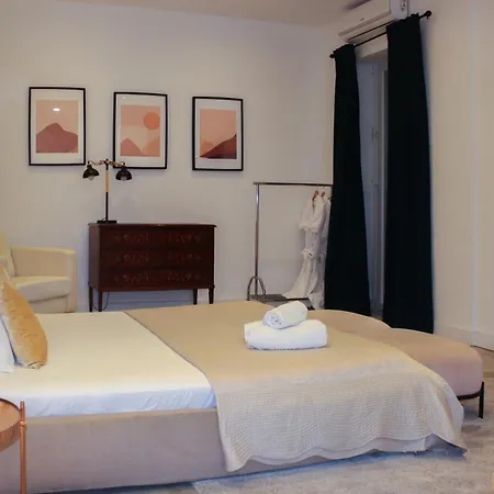 Lisbon Studios Гостевой дом 3*