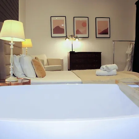 Lisbon Studios Гостевой дом 3*